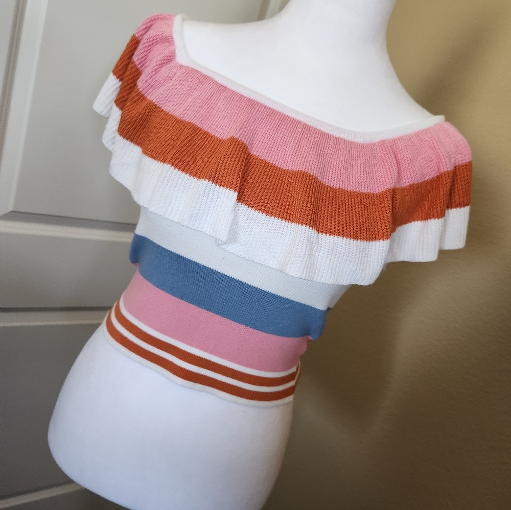 Forever 21 Cropped Knitted Top Off the Shoulders,  Size M